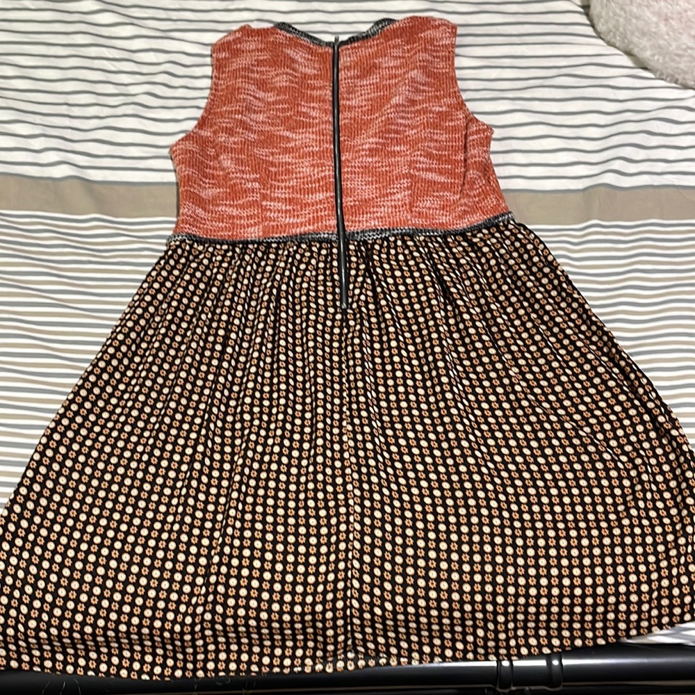 Dress sleeveless with knit top and flowybottom